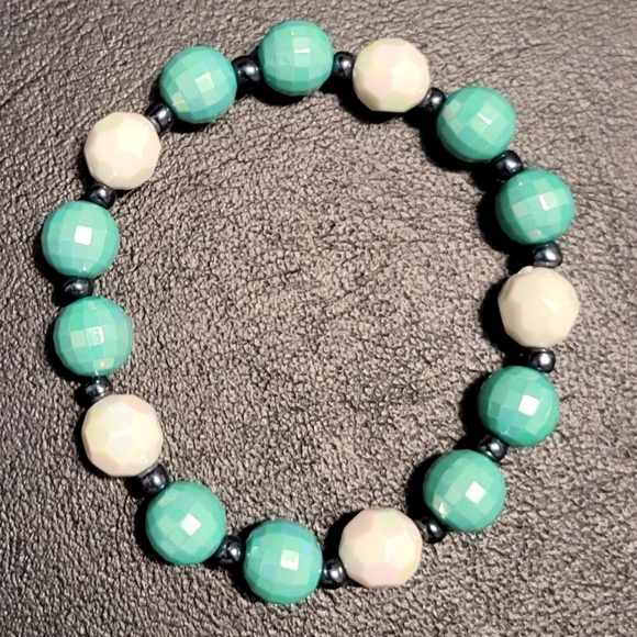 Iridescent Bracelet and Earrings Set - Picture 5 of 15